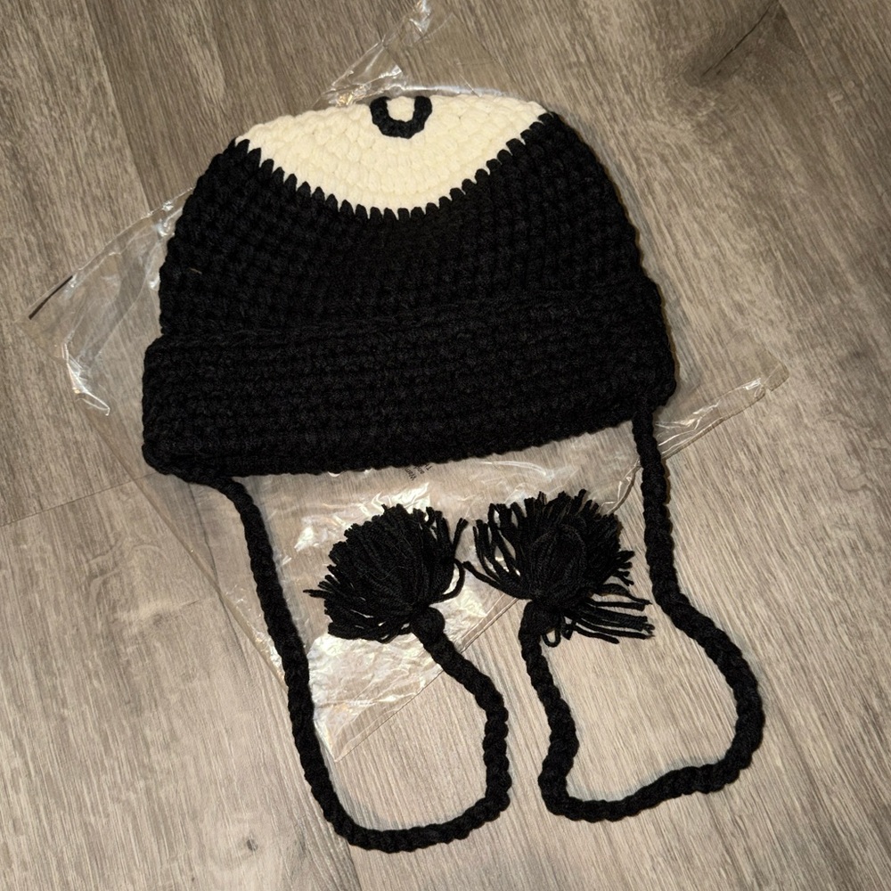 Urban Outfitters 8 ball tassel beanie - Picture 4 of 5